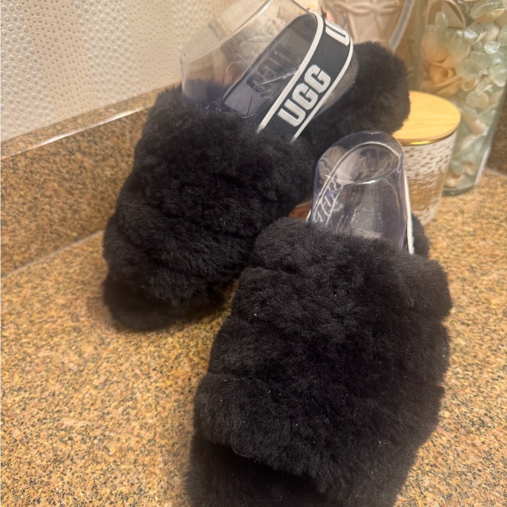 UGG  Oh Yeah Black ‎ Fluffy Slippers Slides 8